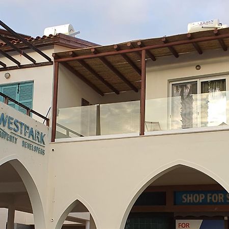 Poseidon'S Limnaria Apartment Paphos Ruang foto