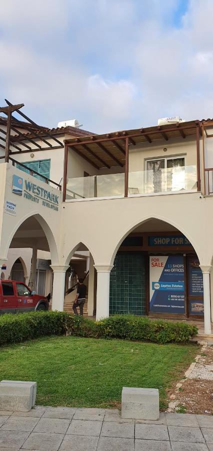 Poseidon'S Limnaria Apartment Paphos Bagian luar foto